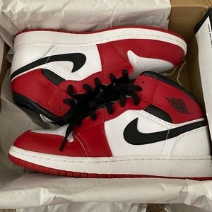 Jordan 1 Mid